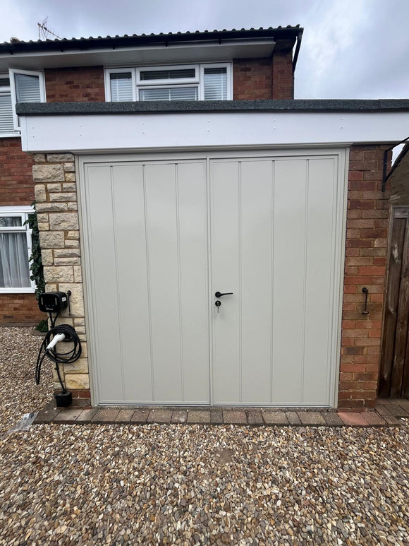 Teckentrup Centre Ribbed Vertical Side-Hinged Door